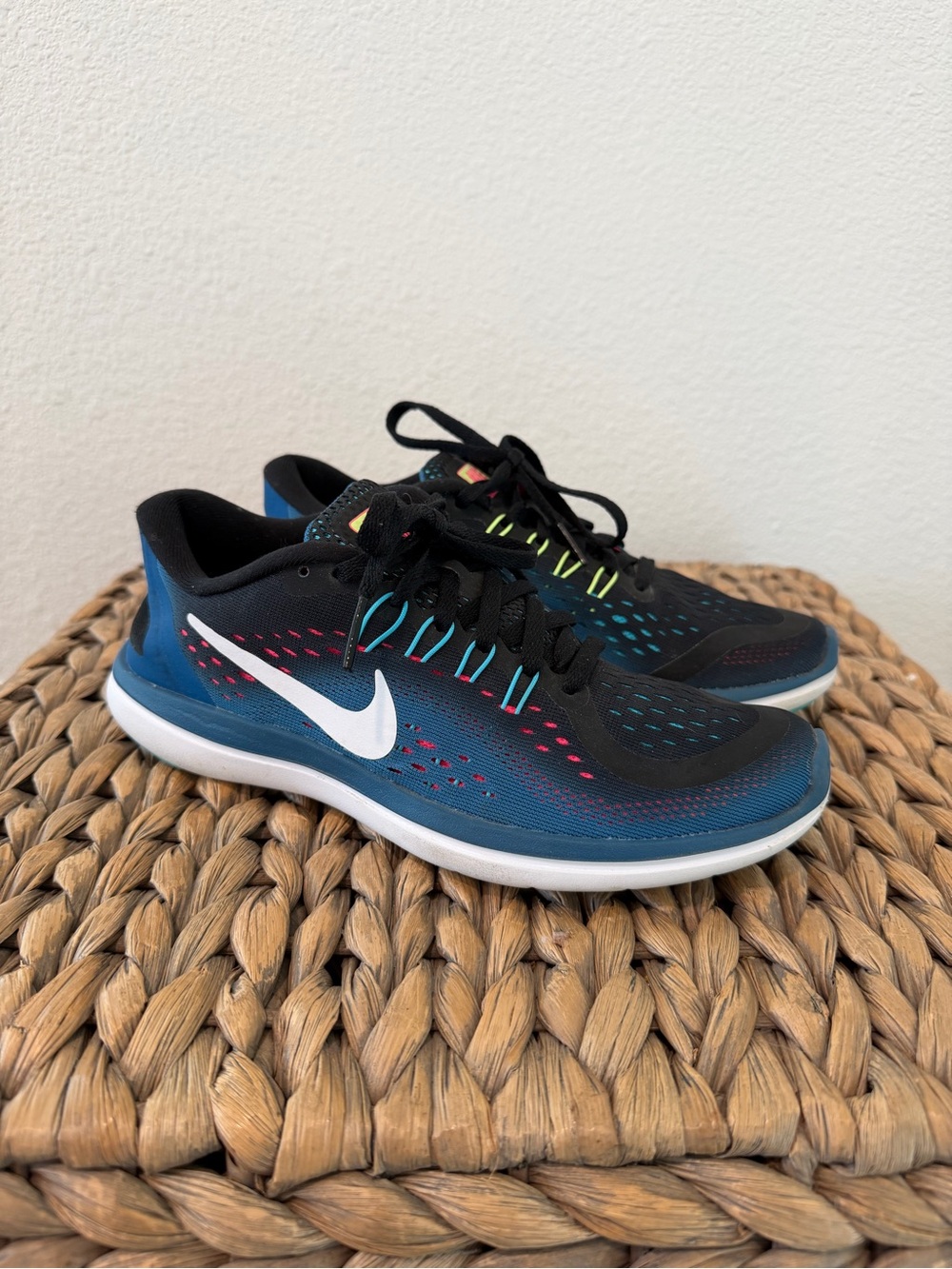 Nike Flex RN Running Shoes — Women's Size 6